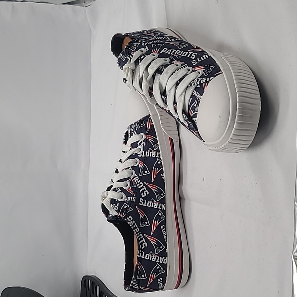 🏈Red white and blue NFL New England Patriots Canvas Low Top Sneakers sz.9